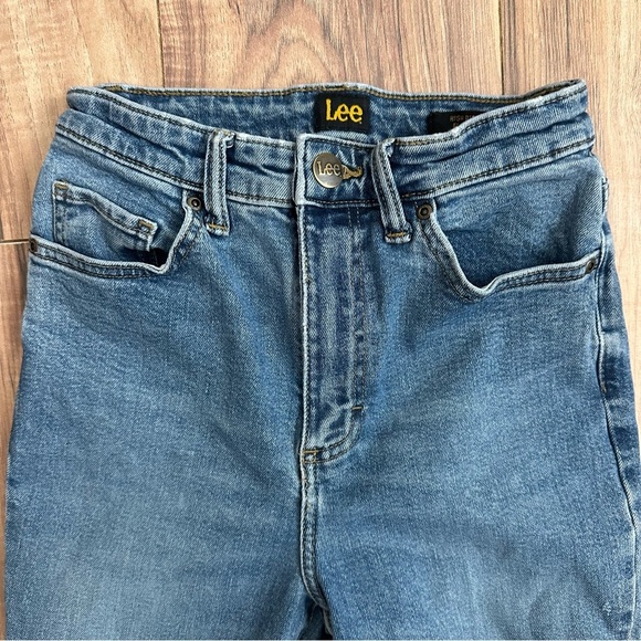 Vintage LEE Women's High Rise Flare Jeans Stretch Size: 24x33 (tag: 26) - Picture 6 of 7